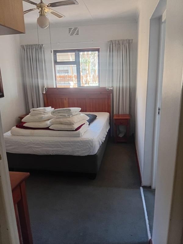 To Let 5 Bedroom Property for Rent in Paarl Central West Western Cape